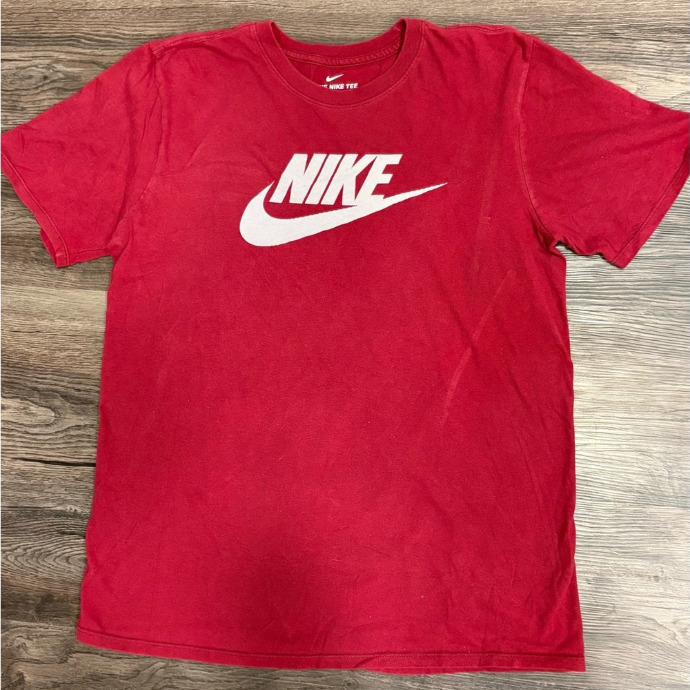 Nike Maroon Logo T-Shirt – Size Medium